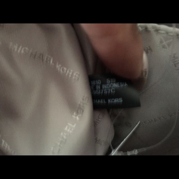 💥FLASH SALE 🧳Michael Kors Connie Duffle Bag🧳 - Picture 8 of 8